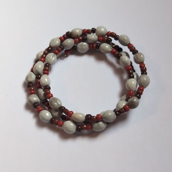 434 Red and White Beaded Wrap Bracelet‎ - Picture 4 of 4